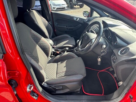 Ford Fiesta ST-LINE 13