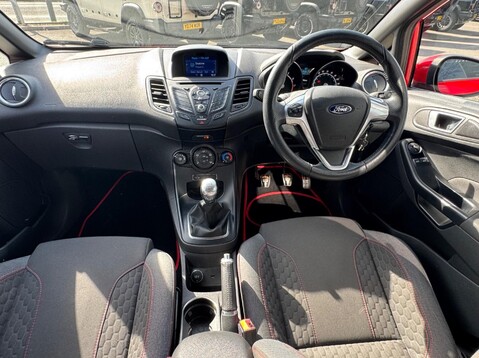 Ford Fiesta ST-LINE 24