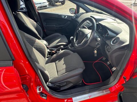 Ford Fiesta ST-LINE 11
