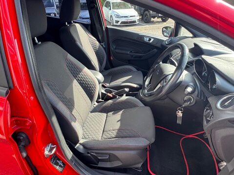 Ford Fiesta ST-LINE 14