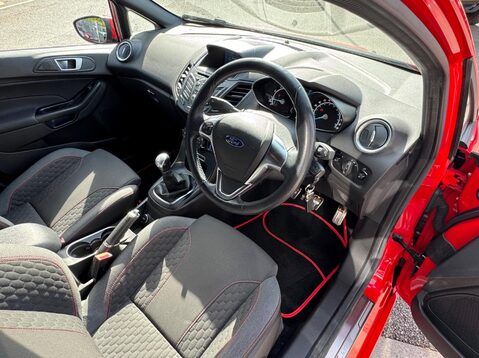 Ford Fiesta ST-LINE 15