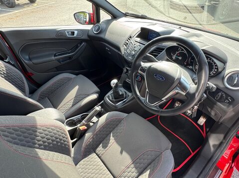 Ford Fiesta ST-LINE 16
