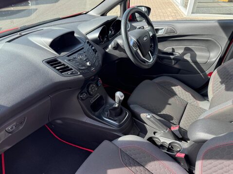 Ford Fiesta ST-LINE 18