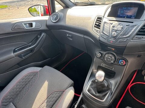Ford Fiesta ST-LINE 27