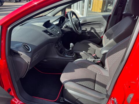 Ford Fiesta ST-LINE 21
