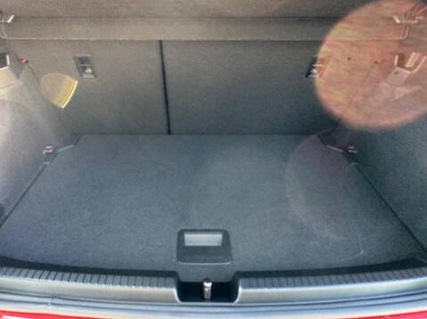 Volkswagen Polo LIFE 12