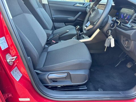 Volkswagen Polo LIFE 13