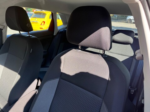 Volkswagen Polo LIFE 25