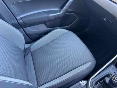 Volkswagen Polo LIFE 48