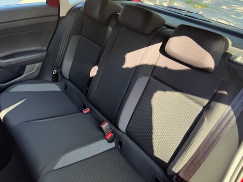 Volkswagen Polo LIFE 52
