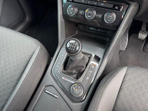 Volkswagen Tiguan SE NAV TDI BMT 4MOTION 18