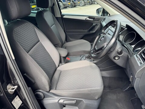 Volkswagen Tiguan SE NAV TDI BMT 4MOTION 28