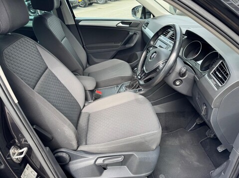 Volkswagen Tiguan SE NAV TDI BMT 4MOTION 29