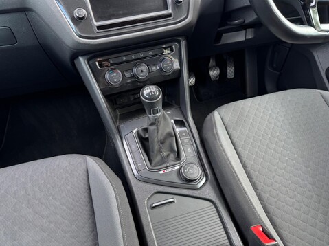 Volkswagen Tiguan SE NAV TDI BMT 4MOTION 31