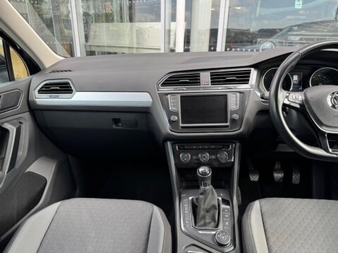 Volkswagen Tiguan SE NAV TDI BMT 4MOTION 32