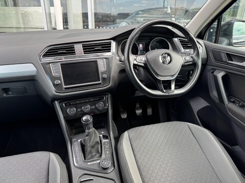 Volkswagen Tiguan SE NAV TDI BMT 4MOTION 33