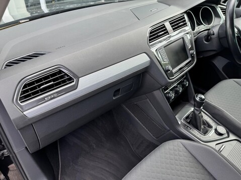 Volkswagen Tiguan SE NAV TDI BMT 4MOTION 34