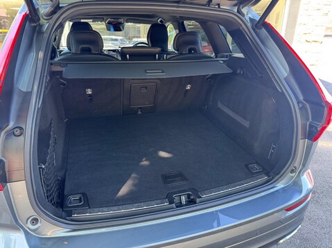 Volvo XC60 T5 R-DESIGN PRO AWD 11