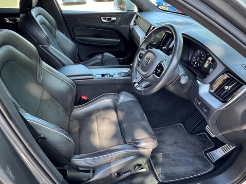 Volvo XC60 T5 R-DESIGN PRO AWD 17