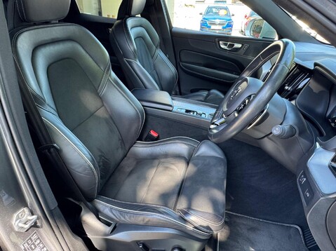Volvo XC60 T5 R-DESIGN PRO AWD 19