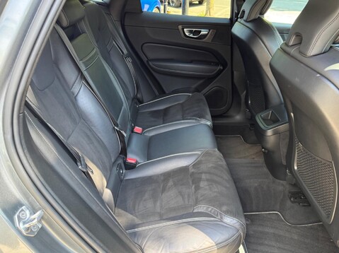 Volvo XC60 T5 R-DESIGN PRO AWD 23