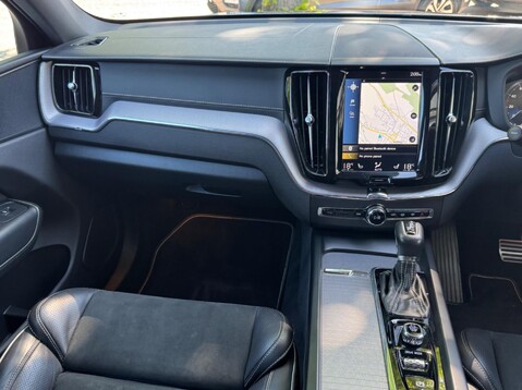 Volvo XC60 T5 R-DESIGN PRO AWD 27