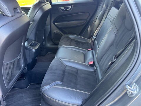 Volvo XC60 T5 R-DESIGN PRO AWD 30