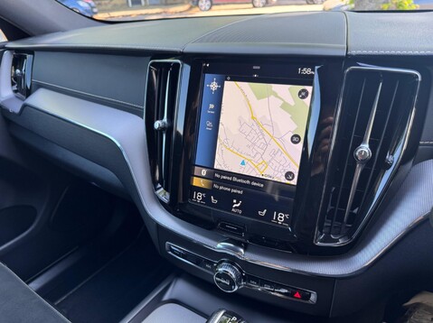 Volvo XC60 T5 R-DESIGN PRO AWD 33