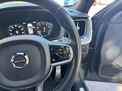 Volvo XC60 T5 R-DESIGN PRO AWD 44