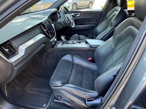 Volvo XC60 T5 R-DESIGN PRO AWD 40