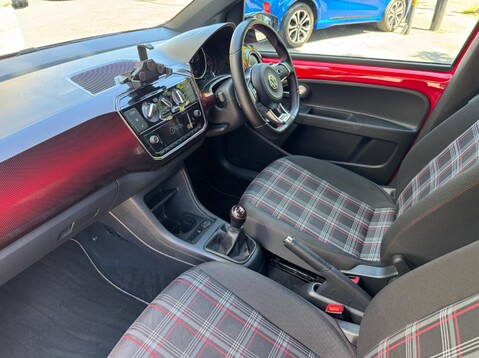 Volkswagen Up UP GTI 15