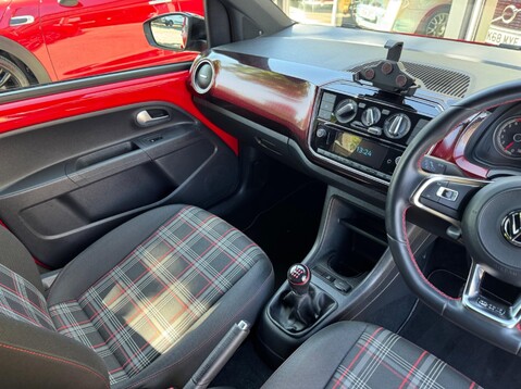 Volkswagen Up UP GTI 26