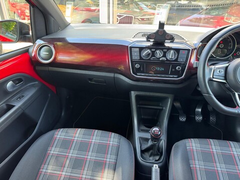 Volkswagen Up UP GTI 37