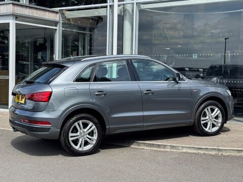 Audi Q3 TFSI S LINE 10