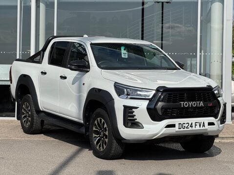 Toyota Hilux GR SPORT 4WD D-4D DCB 1