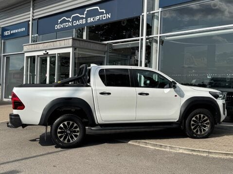 Toyota Hilux GR SPORT 4WD D-4D DCB 11
