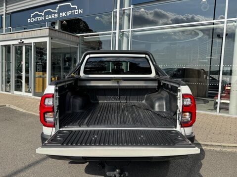 Toyota Hilux GR SPORT 4WD D-4D DCB 12