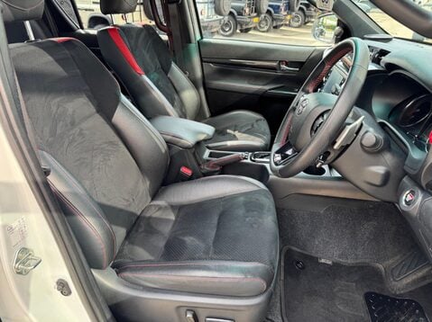 Toyota Hilux GR SPORT 4WD D-4D DCB 16