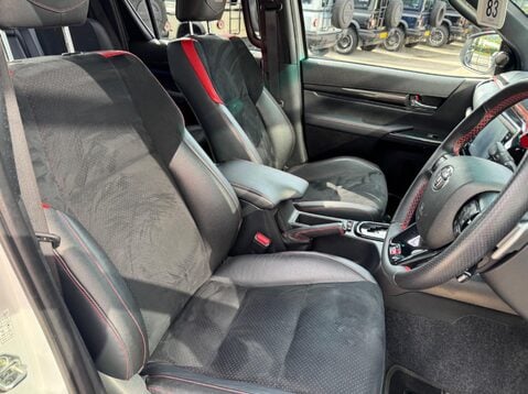 Toyota Hilux GR SPORT 4WD D-4D DCB 17