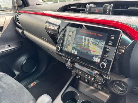 Toyota Hilux GR SPORT 4WD D-4D DCB 18