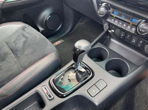 Toyota Hilux GR SPORT 4WD D-4D DCB 19