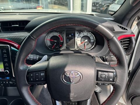 Toyota Hilux GR SPORT 4WD D-4D DCB 25