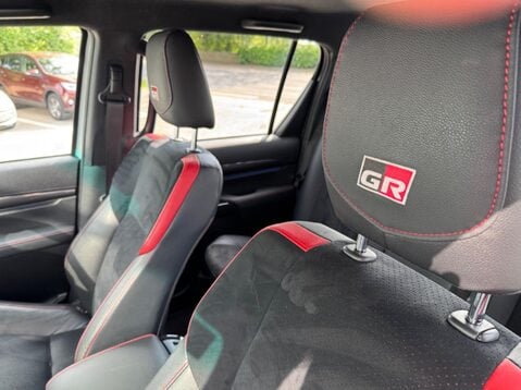 Toyota Hilux GR SPORT 4WD D-4D DCB 26