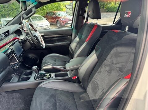 Toyota Hilux GR SPORT 4WD D-4D DCB 27