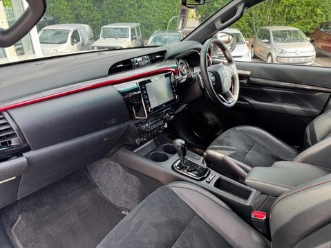 Toyota Hilux GR SPORT 4WD D-4D DCB 31