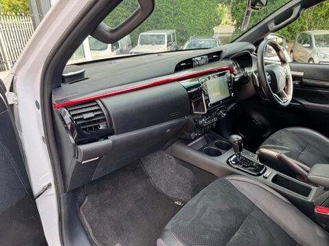 Toyota Hilux GR SPORT 4WD D-4D DCB 32