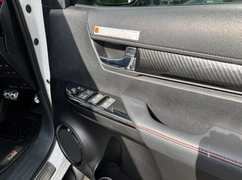 Toyota Hilux GR SPORT 4WD D-4D DCB 33