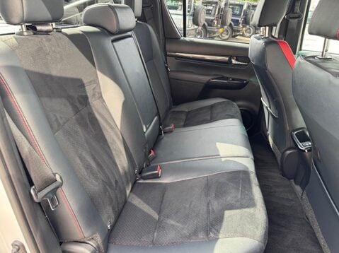 Toyota Hilux GR SPORT 4WD D-4D DCB 42