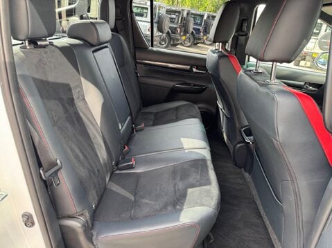Toyota Hilux GR SPORT 4WD D-4D DCB 43
