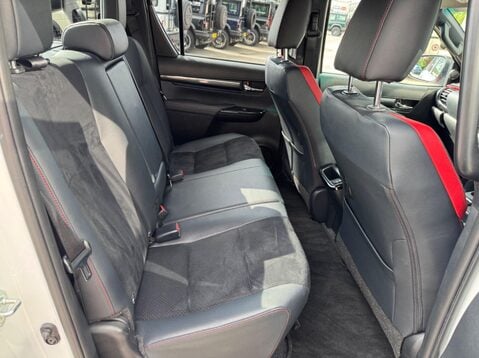 Toyota Hilux GR SPORT 4WD D-4D DCB 44